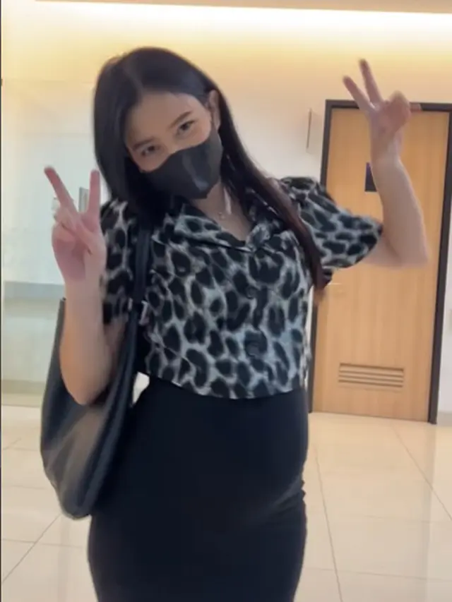 Perut Makin Buncit, Ini 6 Potret Terbaru Yasmine Ow yang Kian Memesona
