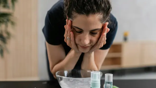 Menjaga Kulit Tetap Nyaman dengan Menyesuaikan Skincare Routine di Cuaca Panas