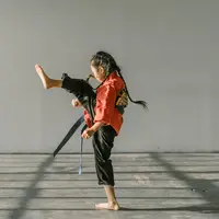 Ilustrasi Gerakan Menangkis Credit: pexels.com/Rodnae