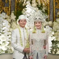 Melihat detail makeup Athina Papadimitriou saat menikah dengan Rio Haryanto [@soeandsu]