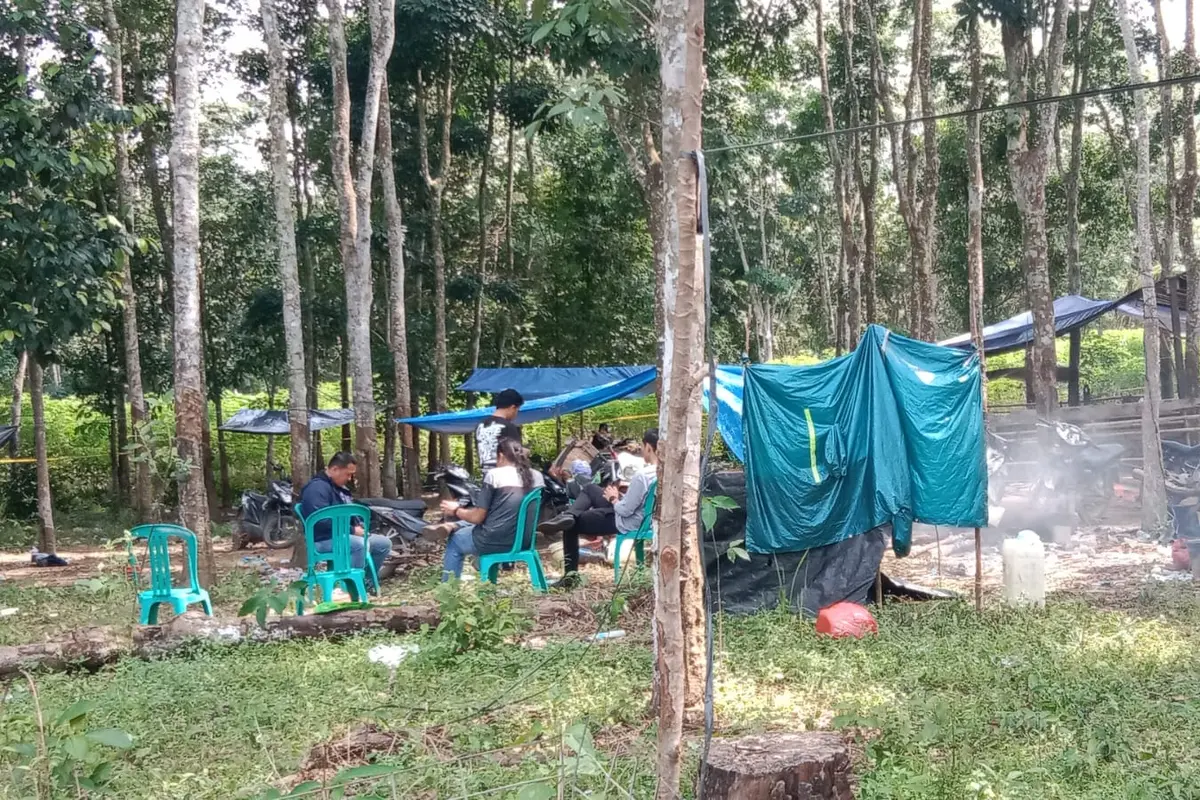Tempat kejadian perkara (TKP) tewasnya 3 anggota Polres Way Kanan tertembak saat menggrebek judi saabung ayam di Kampung Karang Manik, Kecamatan Negara Batin. Foto : (Istimewa).