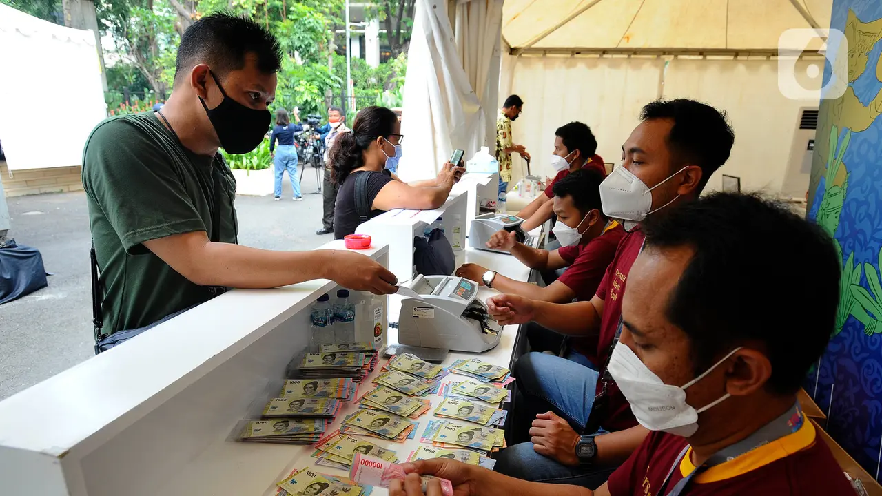 Antusiasme Warga Tukar Uang Rupiah Tahun Emisi 2022