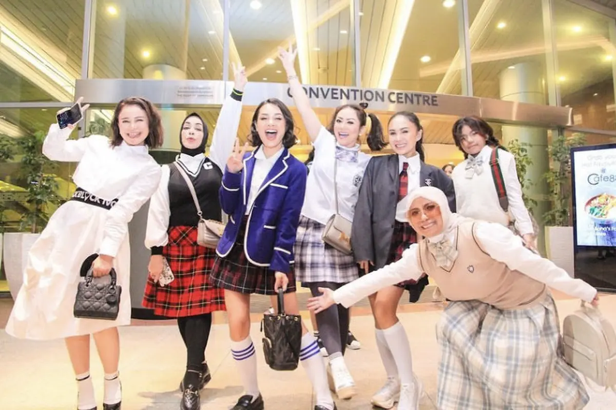 Gaya Artis Hadir Konser Melly Goeslaw di Malaysia