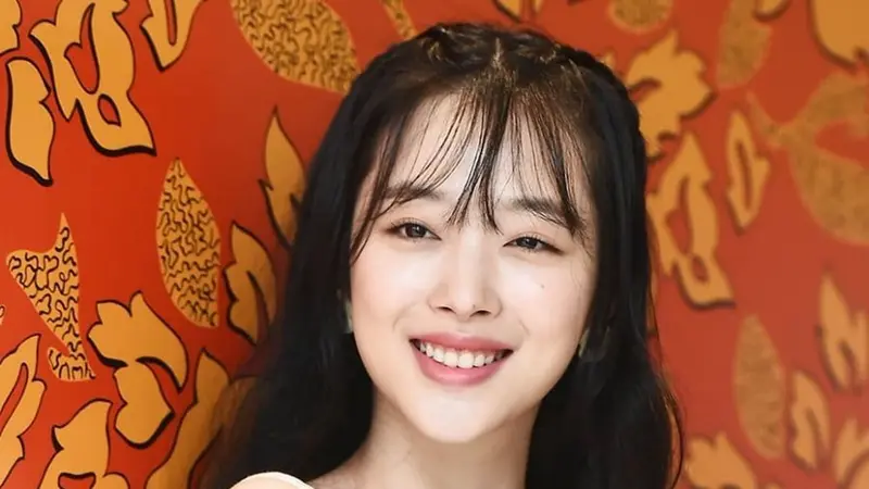 Sulli (Soompi)