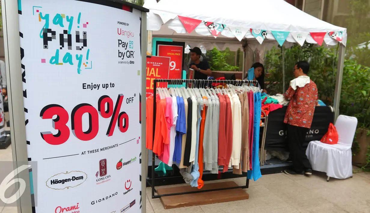 Suasana Dimo Pop Up Market di Jakarta, Selasa (26/4). Pay by QR  secara tidak langsung mendukung gerakan nontunai atau cashless society yang dicanangkan Bank Indonesia. (Liputan6.com/Angga Yuniar)