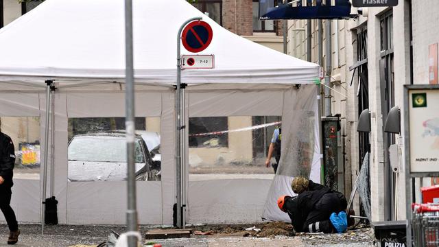 Dampak ledakan di luar kantor polisi Denmark. (Associated Press)