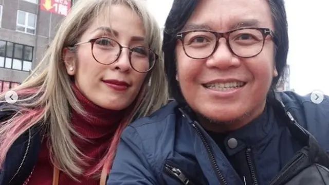 7 Potret Mesra Ari Lasso dan Istri, Setia Menemani Lawan Kanker