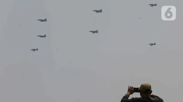 Atraksi Pesawat Tempur Meriahkan HUT ke-79 TNI