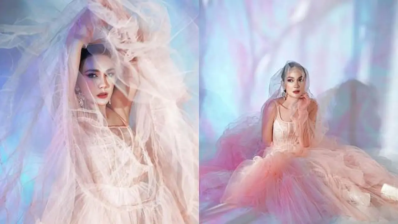6 Pemotretan Terbaru Luna Maya yang Serba Pink Ini Dipuji Bak Princess