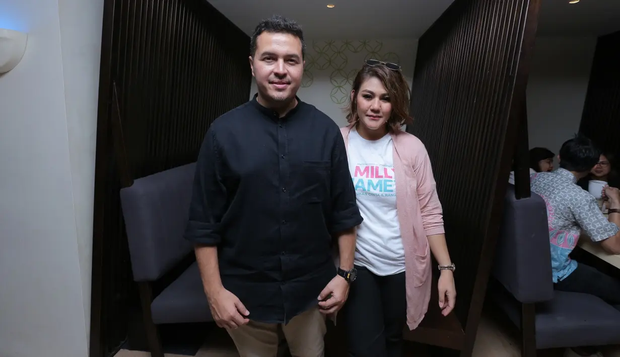 Pemeran Milly dalam film Ada Apa dengan Cinta? (2002) itu menceritakan saat sang suami menjalani syuting. Selain terlihat grogi, juga sampai mengeluarkan keringat dingin. (Deki Prayoga/Bintang.com)