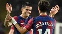 Joao Cancelo dan Joao Felix langsung menjadi pilar penting Barcelona di musim 2023/2024. (AFP/Josep Lago)