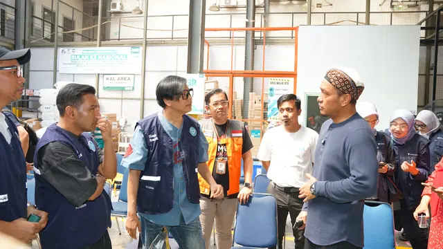 30 Ton Bantuan Logistik Kitabisa dan Salam Setara bersama mitra strategis ParagonCorp dan Baitul Maal Merapi Merbabu (dok. Salam Setara)