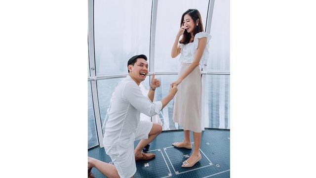 Mantan personel Princess ini menerima lamaran sang kekasih, Nicolas.