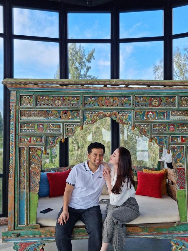 [Fimela] Arumi Bachsin dan Emil Dardak