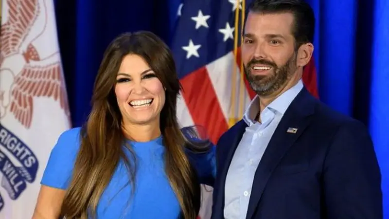 Donald Trump Jr (kanan) bersama kekasihnya, Kimberly Guilfoyle. (Photo credit: AFP Photo/JIM WATSON)