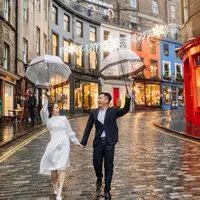 Gritte Agatha awal tahun ini dilamar sang kekasih Arif Hidayat. Gritte dilamar setelah sekitar 11 tahun pacaran. Yang terbaru, pasangan ini sedang menjalani pemotretan prewedding. Berikut beberapa potret prewed romantis hingga sepatu Gritte menjadi sorotan. [Instagram/gritteagathaa]