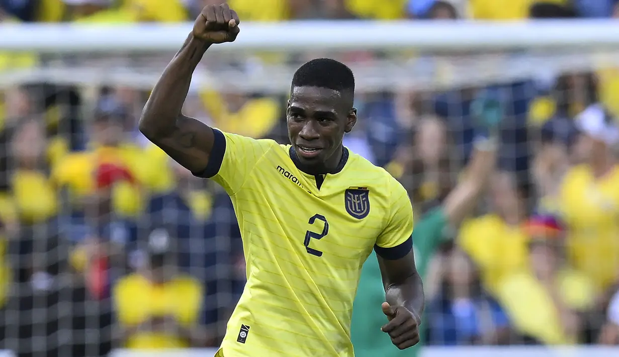 Bek tengah Timnas Ekuador, Felix Torres yang kini tengah menjalani musim kelima bersama Santos Laguna mencetak 2 gol dari 4 laga yang telah dijalani pada kualifikasi Piala Dunia 2026 Zona Conmebol. Kedua golnya dicetak pada matchday kedua saat menang 2-1 atas Uruguay (12/9/2023). Timnas Ekuador sementara menempati posisi ke-6 pada klasemen sementara kualifikasi Piala Dunia 2026 Zona Conmebol dengan koleksi 4 poin dari 4 laga. (AFP/Rodrigo Buendia)