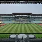 Suasana panggung di Stadion Gelora Bung Tomo (GBT) Surabaya, Jawa Timur, Kamis (9/11/2023) untuk mendukung acara pembukaan Piala Dunia U-17 2023 yang akan diselenggarakan pada Jumat, 10 November 2023. (Bola.com/Bagaskara Lazuardi)