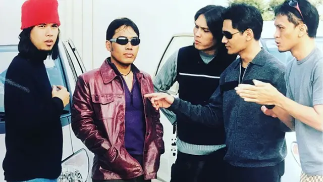 Erwin Prasetya bersama Dewa 19