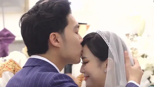 Momen Pemberkatan Pernikahan Jessica Jane dan Erwin Phang (Sumber: Youtube/Jessica Jane)