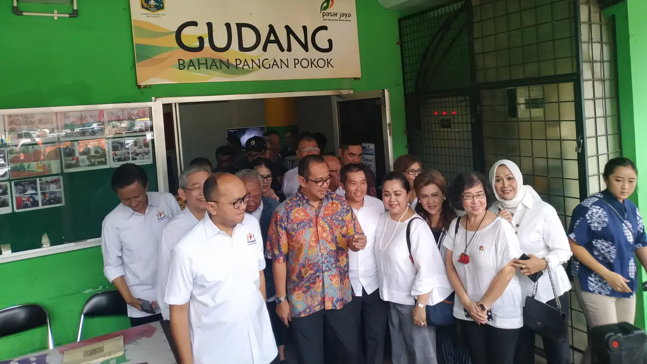 Kadin melakukan tinjauan stok dan harga pangan ke Pasar Induk Kramat Jati