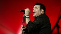 Smash Mouth, dengan penyanyi Steve Harwell (Kevin Winter / GETTY IMAGES NORTH AMERICA / AFP)