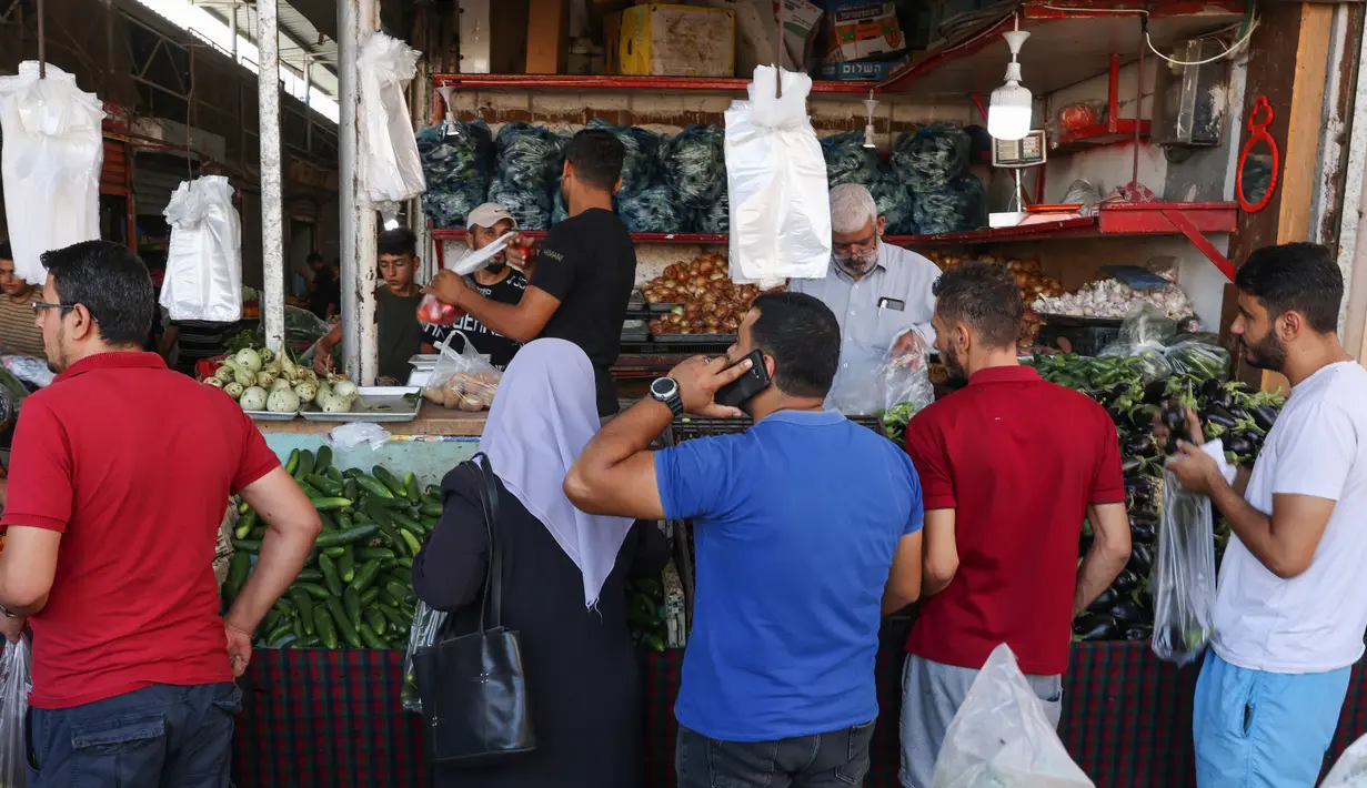 Korban tewas dari kedua belah pihak terus bertambah, seiring intensitas perang Israel-Hamas yang kini memasuki hari kelima. (Mohammed ABED / AFP)