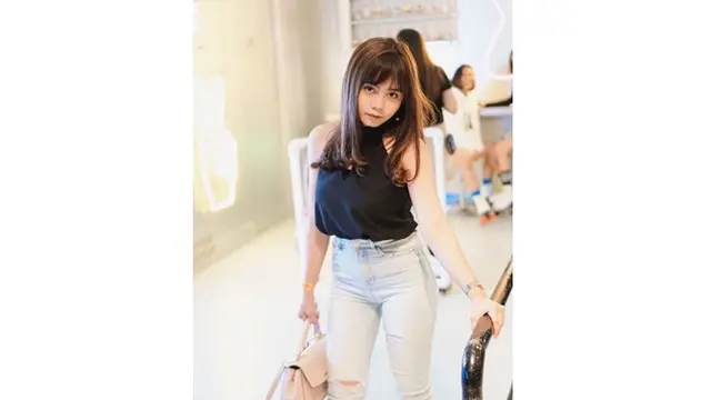 7 Potret Terbaru Sisil Eks JKT48 yang Ikut Demo Mahasiswa