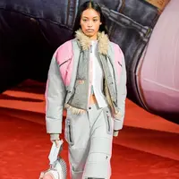 Sosok Nafa Salvana, model asal Karawang yang direkrut dari warung pecel lele dan melenggang di Milan Fashion Week. (Instagram/nafaslavana).