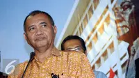 Ketua KPK, Agus Rahardjo saat memberikan keterangan usai melakukan pertemuan dengan Jaksa Agung, HM Prasetyo di gedung Kejagung, Jakarta, Selasa (5/1/2016). (Liputan6.com/Helmi Fitriansyah)