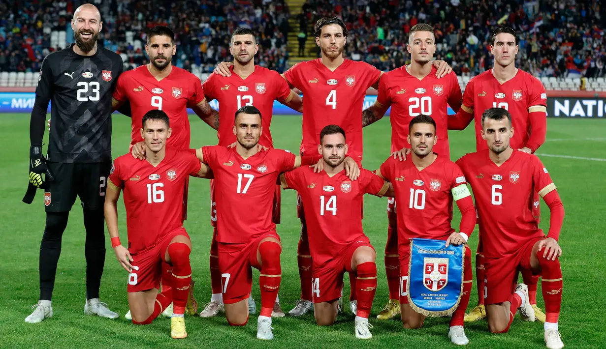 Di level timnas, Sergej sudah mengemas 35 caps serta mencetak enam gol. Sedangkan Vanja Milinkovic-Savic sudah mengemas enam caps. Dengan penampilan keduanya masih konsisten di liga, baik Sergej maupun Vanja Milinkovic-Savic siap menjadi tulang punggung Timnas Serbia di Piala Dunia 2022 Qatar nanti. (AFP/Predrag Milosavljevic)