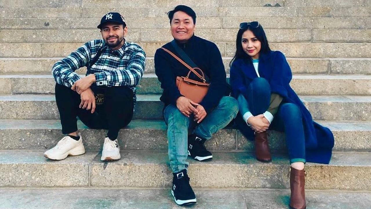 6 Asisten Artis yang Tak Kalah Tenar dari Bosnya