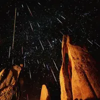 Ini 10 Potret Hujan Meteor yang Sanggup Buat Kamu Nangis. (Foto: Instagram/crazyasian49)