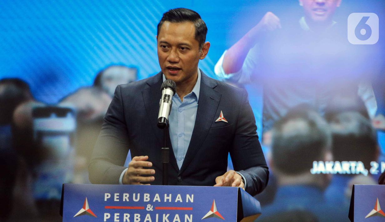 Ketua Umum Partai Demokrat Agus Harimurti Yudhoyono (AHY) menyampaikan pernyataan kepada awak media usai menggelar rapat terbatas bersama Anies Baswedan di DPP Partai Demokrat, Jakarta, Kamis (2/3/2023). Dalam rapat terbatas tersebut membahas bahwa Partai Demokrat telah resmi memberikan dukungan kepada Anies Baswedan untuk maju sebagai calon presiden pada Pemilihan Presiden 2024. (Liputan6.com/Faizal Fanani)