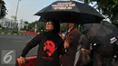 Aktivis Jaringan Solidaritas Korban untuk Keadilan menggelar aksi Kamisan ke-457 di depan Istana Merdeka, Jakarta, Kamis (1/9). (Liputan6.com/Gempur M Surya)