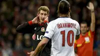 Duel Stefan Kiessling dan Zlatan Ibrahimovic ( AFP/Sascha Schuermann)