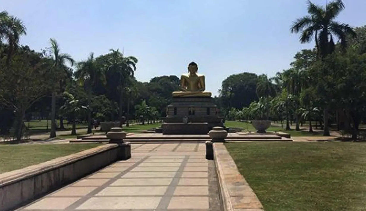Sebuah patung Buddha terlihat di Taman Viharamahadevi di Kolombo, Sri Lanka (3/1). (Instagram/@miyacching)