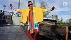 Setelah ditangkap di rumahnya karena terbukti menyimpan tiga paket sabu. Reza Bukan terancam hukuman empat tahun penjara.
