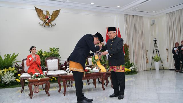 Momen Pisah Sambut Ma'ruf Amin dengan Wapres Gibran Rakabuming Raka