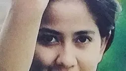 Menjadi cover model majalah sering dilakoni Venna Melinda muda. Ia banting tulang agar bisa survive di dunia selebritas seperti dengan jadi model pemotretan, stripping syuting dan pekerjaan lainnya di era 90-an. (Liputan6.com/IG/vennamelindareal)