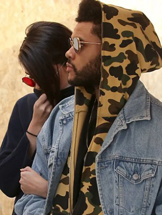 Melansir Hollywoodlife.com, tersiar rumor bahwa Selena Gomez tengah mengandung anak The Weeknd. Hal ini disebabkan lantaran Selena menyebut kekasihnya itu merupakan calon ayah yang baik. (doc.dailymail.com)