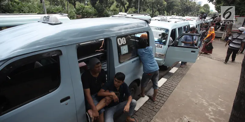 Jalan Jatibaru Tak Kunjung Dibuka, Sopir Angkot Terus Gelar Aksi di Balai Kota