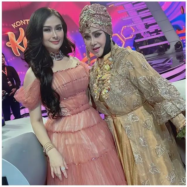 6 Gamis Glamor ala Elvy Sukaesih, Inspirasi Awet Muda di Usia 74 Tahun