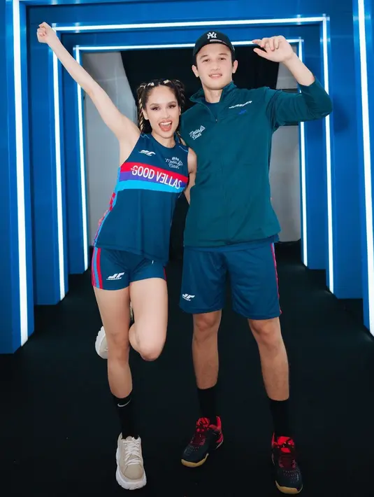 Kekompakan keduanya menuai banyak pujian. Keduanya kompak  membangun chemistri saat dilapangan. "Barbie and Ken, keren banget sama-sama ambisius untuk menang dan itu bagus," tulis immanueltan28. [Instagram/claurakiehl]