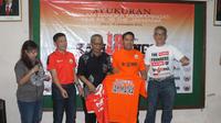 Suporter Persija Jakarta, Jakmania, merayakan ulang tahun ke-18 pada 19 Desember di Solo.