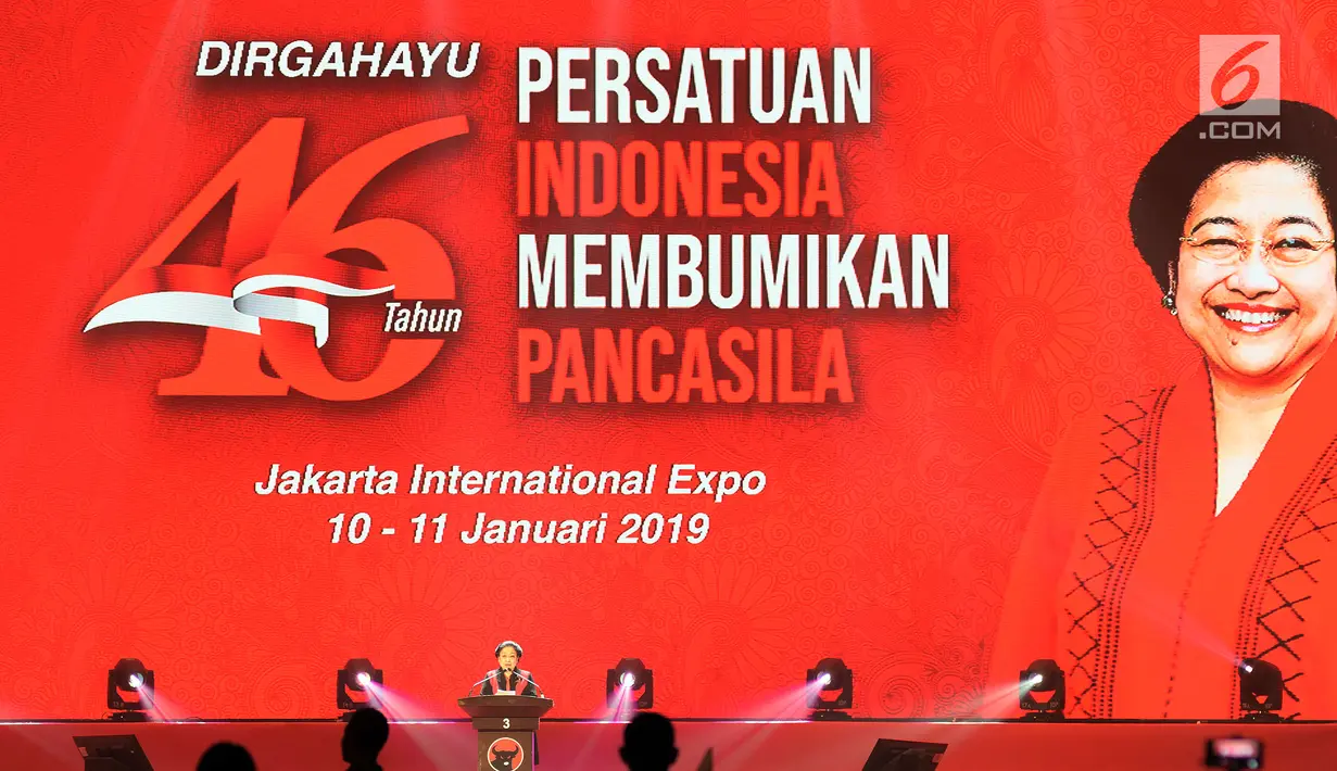 Ketua Umum PDIP Megawati Soekarnoputri memberi sambutan dalam HUT ke-46 PDIP di JIExpo Kemayoran, Jakarta, Kamis (10/1). Megawati menegaskan tak bakal main comot kader partai lain demi kepentingan elektabilitas. (Liputan6.com/JohanTallo)