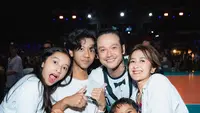 5 Potret Dapur dan Meja Makan Rumah Dwi Sasono dan Widi Mulia yang Hangat dengan Sentuhan Natural