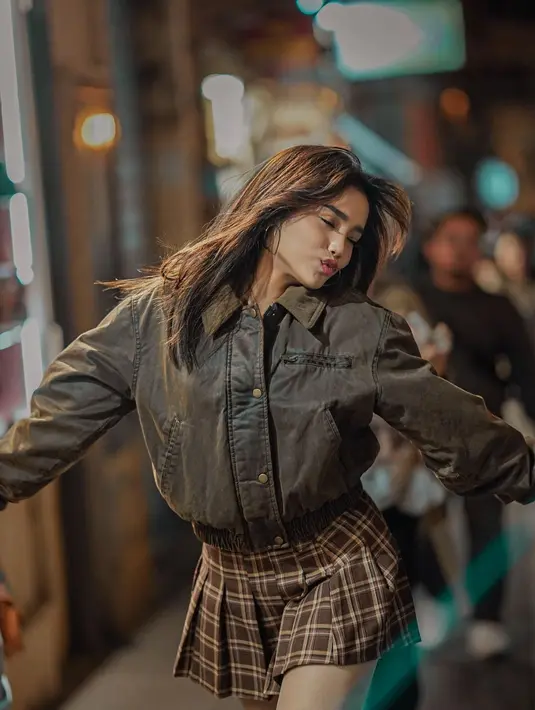 Tak bisa dibilang salah, karena memang di foto-fotonya Fuji selalu berhasil tampil cantik. [Instagram.com/fuji_an]