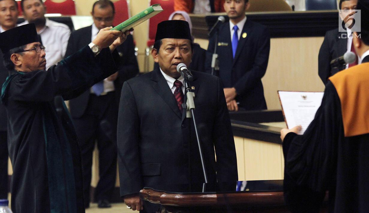Wakil Ketua DPD terpilih Akhmad Muqowam mengucap sumpah jabatan saat dilantik, Jakarta, Kamis (26/7). Pemilihan ini merupakan kelanjutan dari berlakunya UU Nomor 2 Tahun 2018 tentang MPR, DPR, DPD, dan DPRD (UU MD3). (Liputan6.com/Johan Tallo)