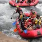 Keseruan rafting di Sungai Elo Magelang. (Istimewa).